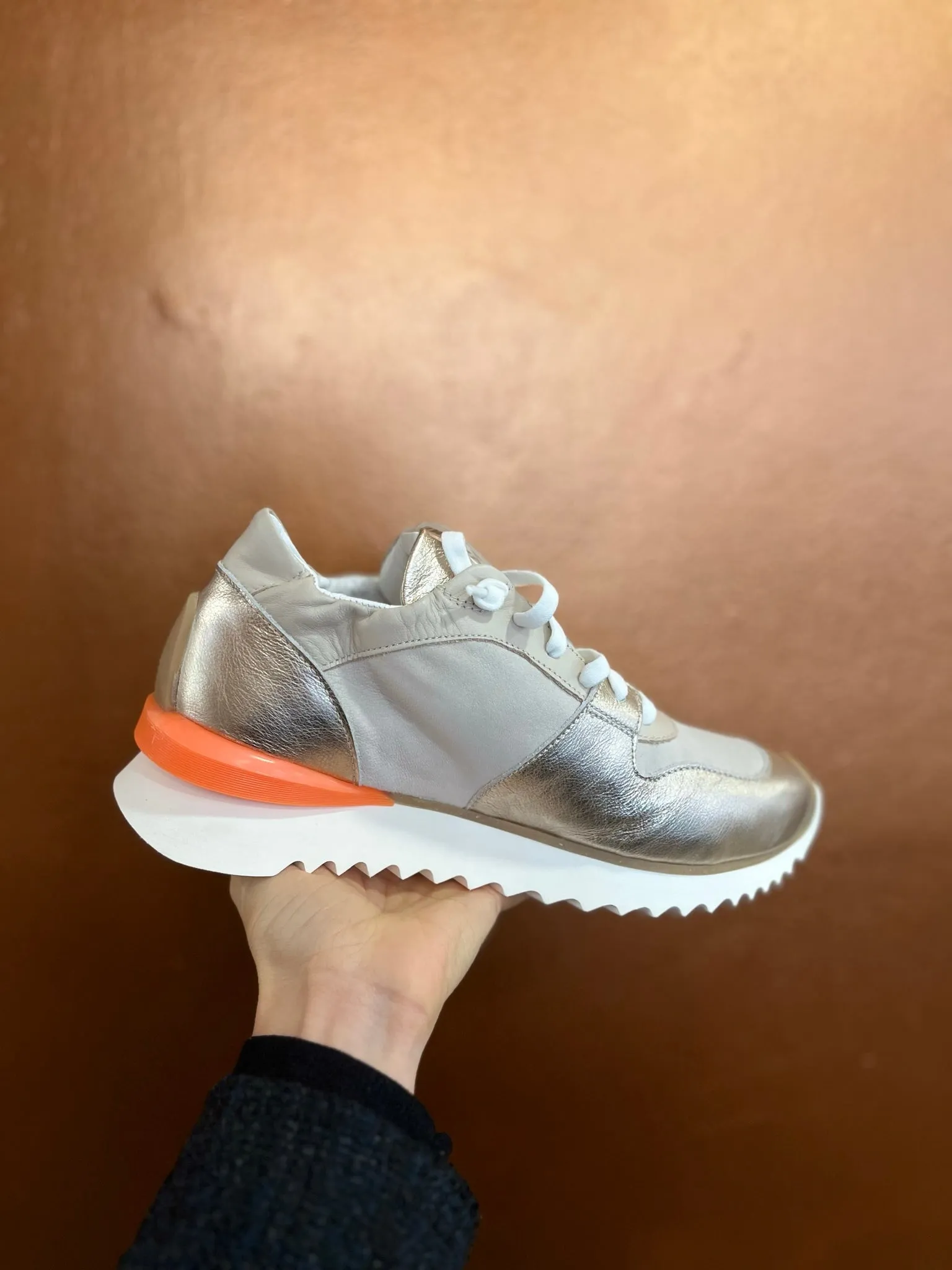Ruffle Mellow White Runners - Silk Vanilla