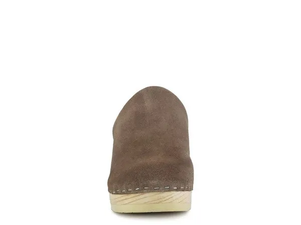 The Rag Company Darcie Taupe Suede Clogs