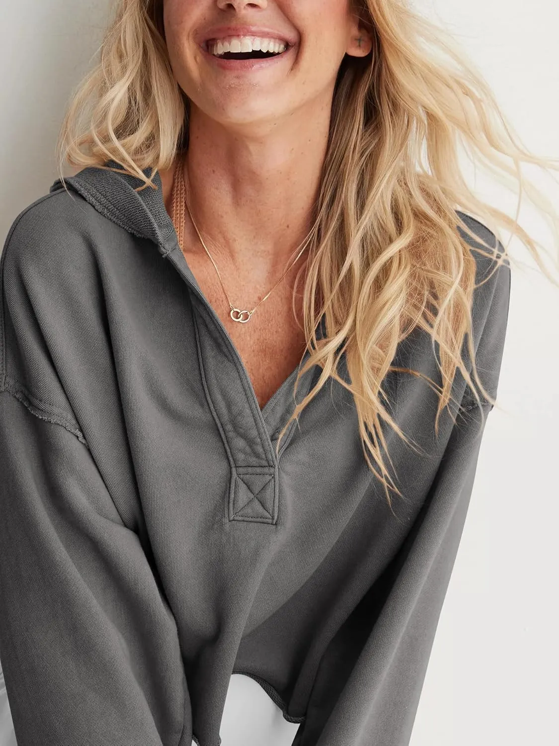 Womens Cropped Hoodies Long Sleeve V Neck Ripped Pullover Sweatshirts with Hooded Casual Crop Tops Trendy 2025